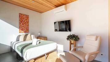 4 bedrooms, desk, iron/ironing board, WiFi