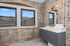 Shower, hair dryer, towels, shampoo - Stylish Dual King Suites - Walk to Bridge St (Grand Rapids)