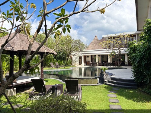 14 Bedroom Villa Riverside Legian