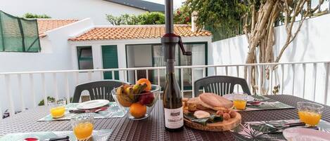 تناول الطعام بالخارج