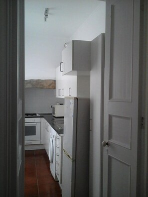 Réfrigérateur, micro-ondes, four, cafetière/bouilloire