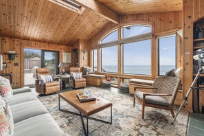 Smart TV, fireplace, DVD player, books