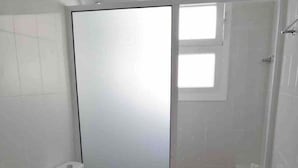 A small, compact bathroom with a toilet, bidet, and a trash bin. - GuestReady - Cheerful Ponta Delgada townhouse (Ponta Delgada)