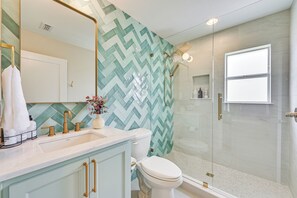 Hair dryer, towels - Patio, Yard, Views: Modern Home in Longview (Longview)