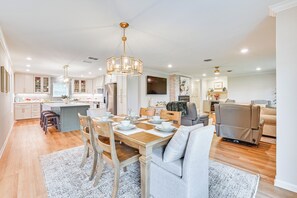 Dining - Patio, Yard, Views: Modern Home in Longview (Longview)