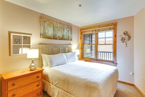 1 bedroom, Internet, bed sheets - On-Site Gondola Access: Keystone Ski Condo (Keystone)