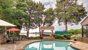 A swimming pool with a stone deck, surrounded by trees and a gazebo. - Private Boat Dock! Wye River Retreat in Queenstown (Queenstown)