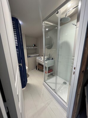 Shower, hair dryer, towels, soap - The Touline Apple **** (Fécamp)