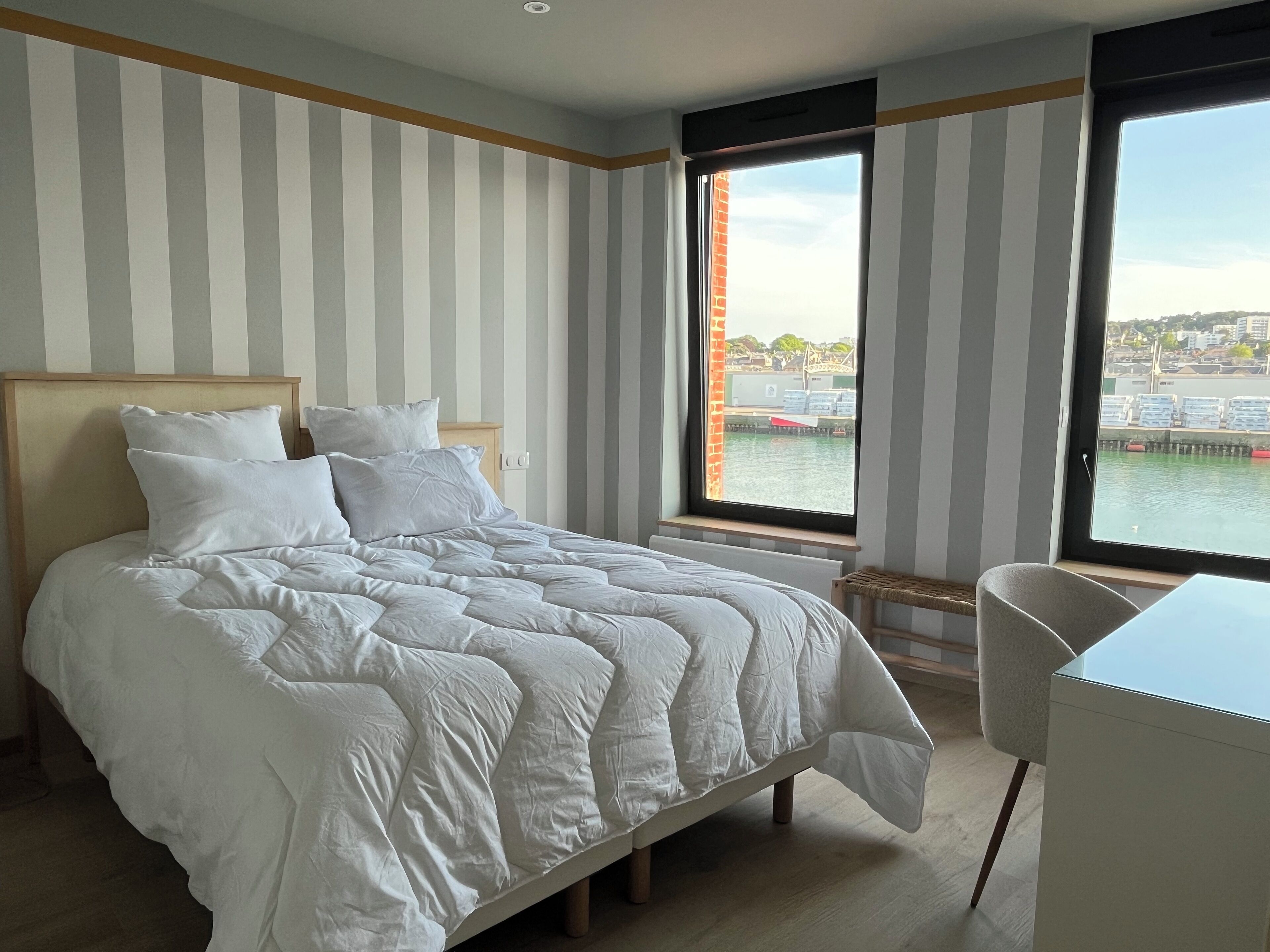 4 chambres, fer et planche à repasser, Wi-Fi, draps fournis