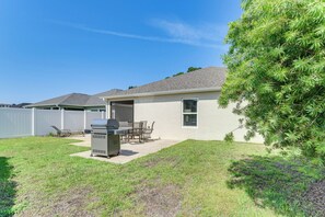 A backyard with a grill, patio furniture, and a tree. - < 1 Mi to Brownwood Paddock Square: Home w/ Patio! (The Villages)