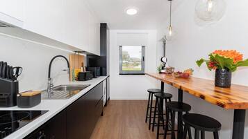 Refrigerador, microondas, horno, cafetera/tetera