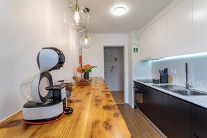 Fridge, microwave, oven, coffee/tea maker