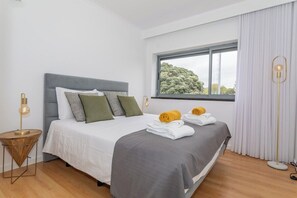 3 chambres, fer et planche à repasser, accès Internet, draps fournis
