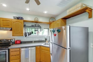 Geladeira, micro-ondas, cooktop, lava-louças