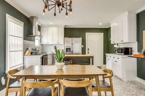 Condo 2 Mi to Houston Zoo & 6 Mi to NRG Stadium!