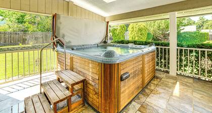 Steps to Clear Lake: Hot Tub Haven in NorCal!