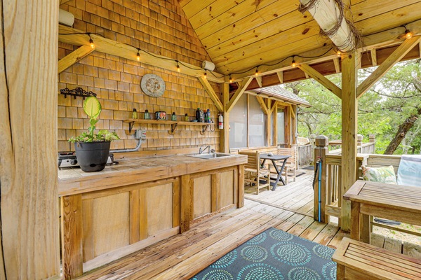 Outdoor dining