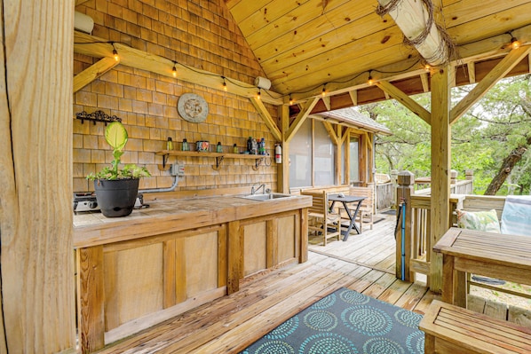 Outdoor dining