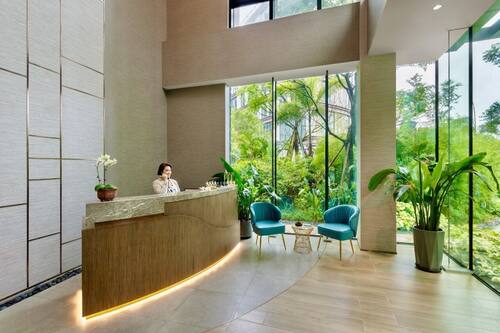 Couples treatment room(s), sauna, hot tub, steam room