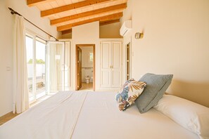 3 chambres, fer et planche à repasser, Wi-Fi gratuit, draps fournis