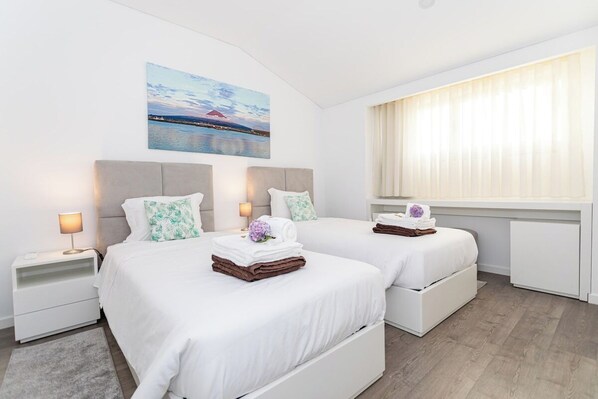 1 bedroom, iron/ironing board, Internet, bed sheets - GuestReady - GuestHouse Passal - Pico Apartment (Ponta Delgada)
