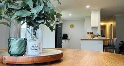 Redbank Retreat- Serenity among the gum trees!