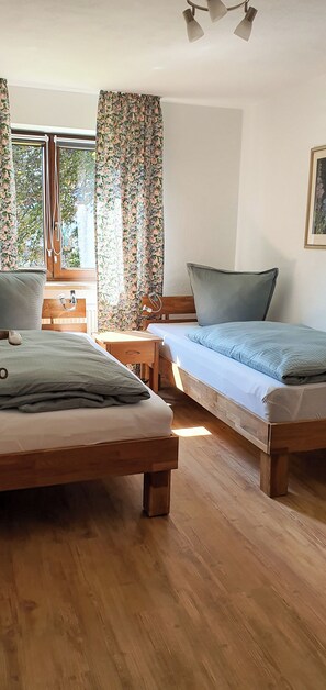 1 bedroom, bed sheets