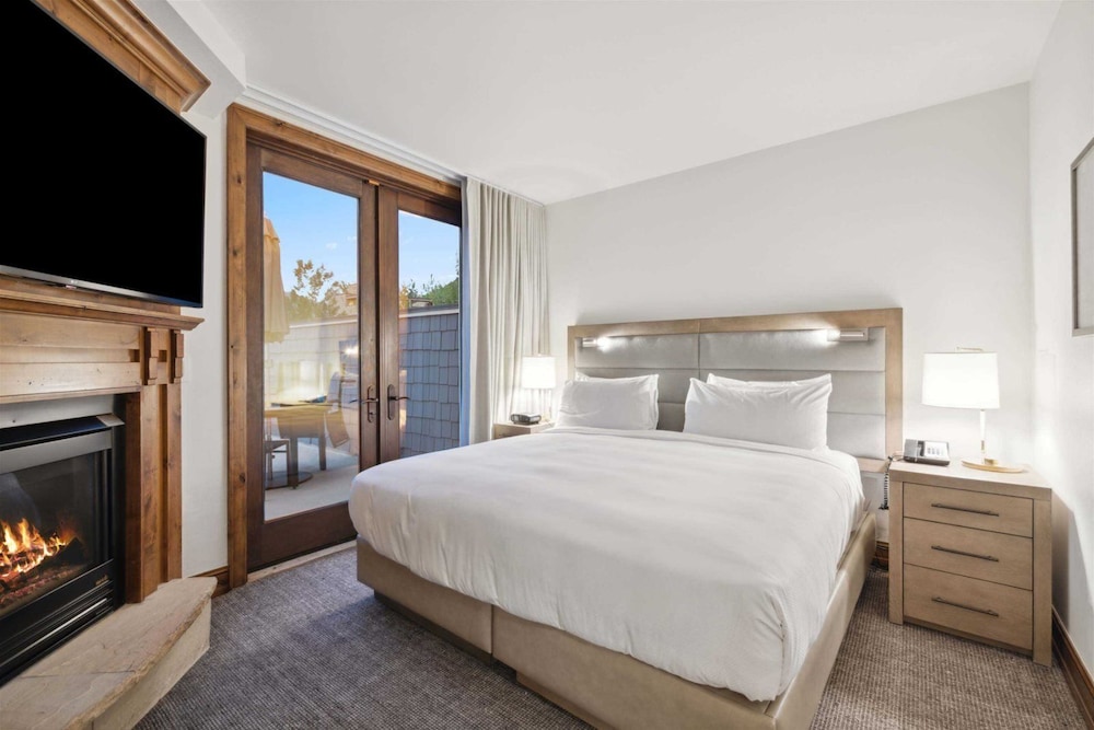 The Aspen Mountain Residences by null