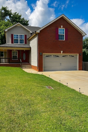 Exterior - Rest Easy at The Pit Stop – Exit 1, Clarksville (Clarksville)