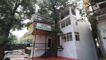 Fachada de la propiedad por la tarde o noche