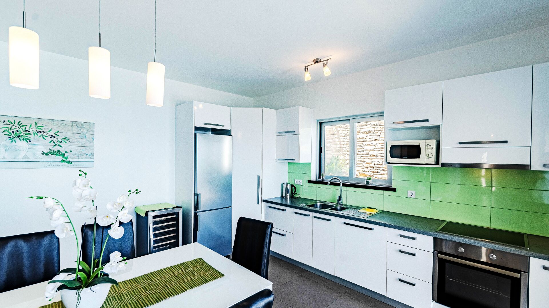 Fridge, microwave, dishwasher, coffee/tea maker