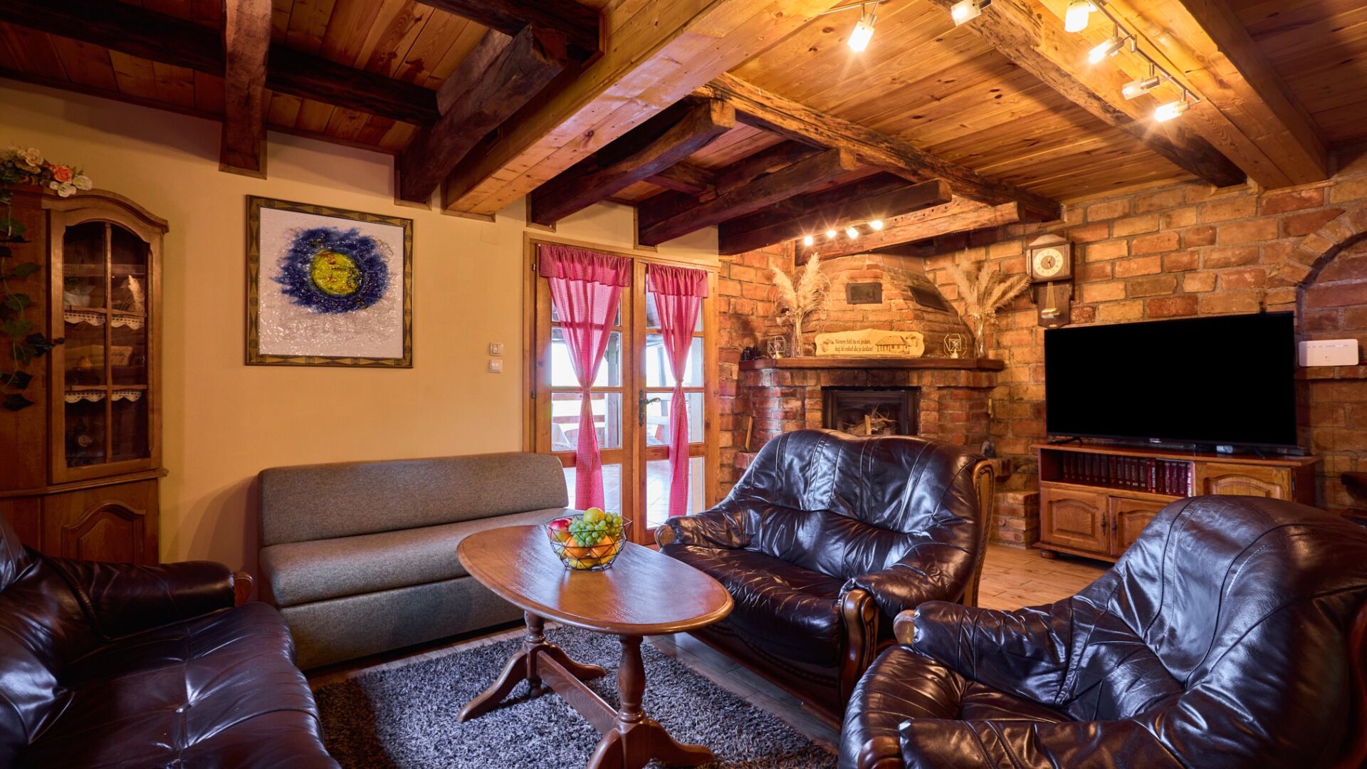 TV, fireplace