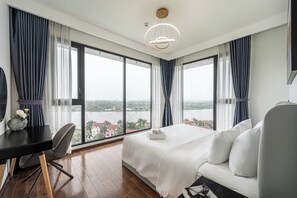 4 habitaciones, tabla de planchar con plancha, wifi y ropa de cama