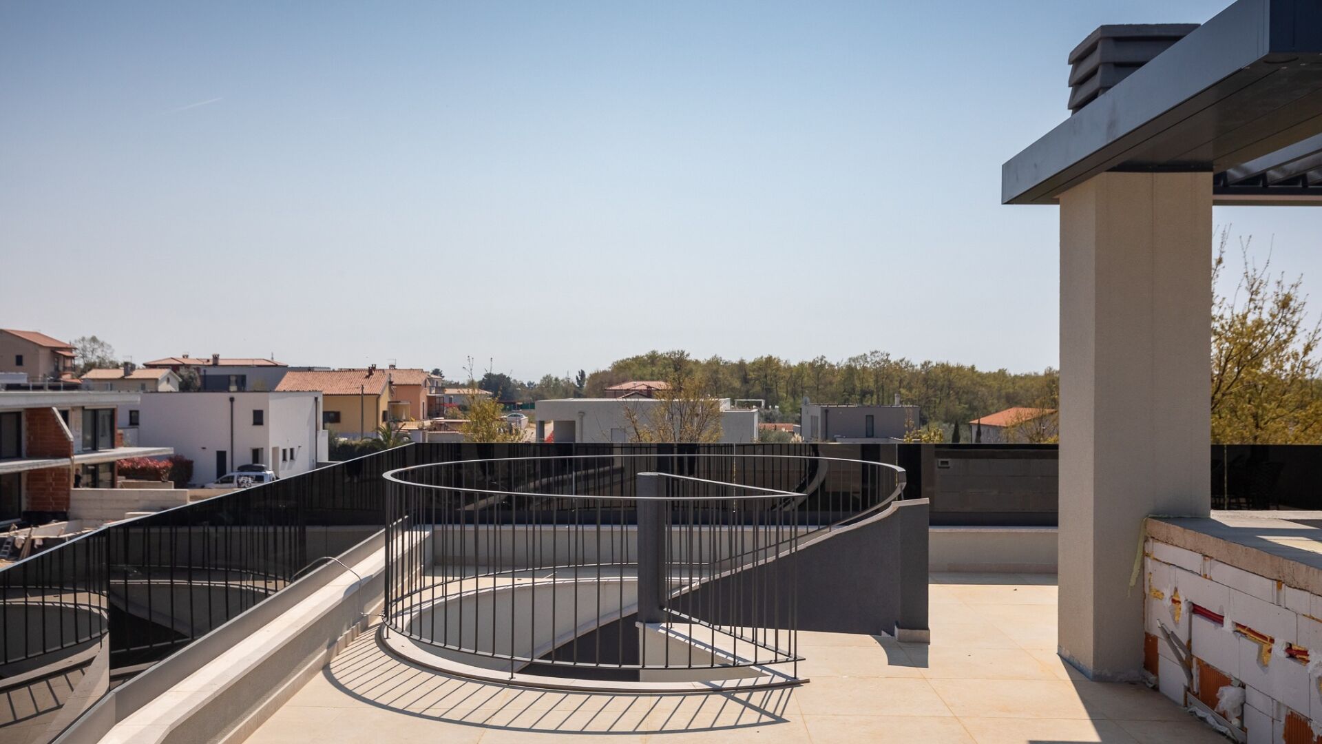 المنطقة المحيطة بالمنشأة