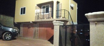 Cozy 1-bedroom apartment with AC, WiFi and kitchen in Cape Coast Abura New Town