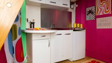 Fridge, microwave, coffee/tea maker, electric kettle