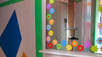 Douche, sĂšche-cheveux