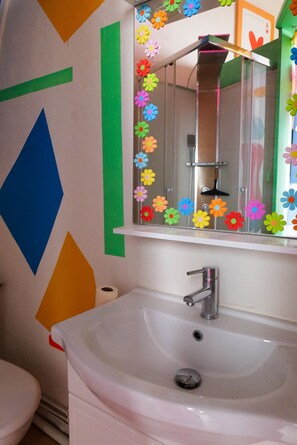 Douche, sèche-cheveux