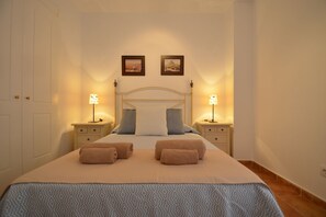 1 slaapkamer, een strijkplank/strijkijzer, gratis wifi, beddengoed