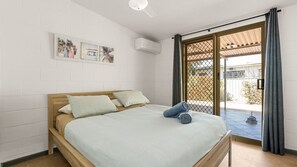 3 bedrooms, iron/ironing board, internet, bed sheets