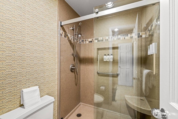 Master bathroom (2)