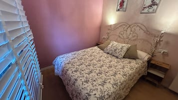 3 slaapkamers, een strijkplank/strijkijzer, wifi, beddengoed