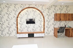 Familie appartement, uitzicht op de stad | Een strijkplank/strijkijzer, gratis wifi