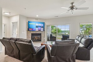 Smart TV, fireplace