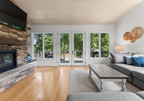 Smart TV, fireplace, ping pong