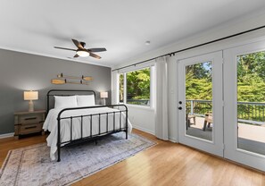 3 bedrooms, iron/ironing board, travel cot, free WiFi - Cove's End by AvantStay | Dock, Game Room, Fire Pit & Forest Views (Mooresville)