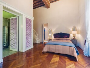 3 bedrooms, iron/ironing board, travel cot, free WiFi