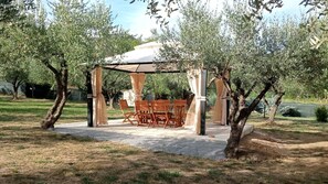 Outdoor dining - Conca Oro for Kids - Ground floor house with large shared outdoor space (Toscana)