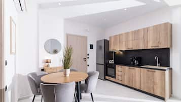 Apartment, 2 Bedrooms, Balcony, City View | Private kitchen | High chair