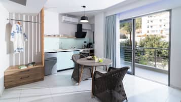 Deluxe Double Room, Balcony, City View | Soundproofing, iron/ironing board (on request), free WiFi